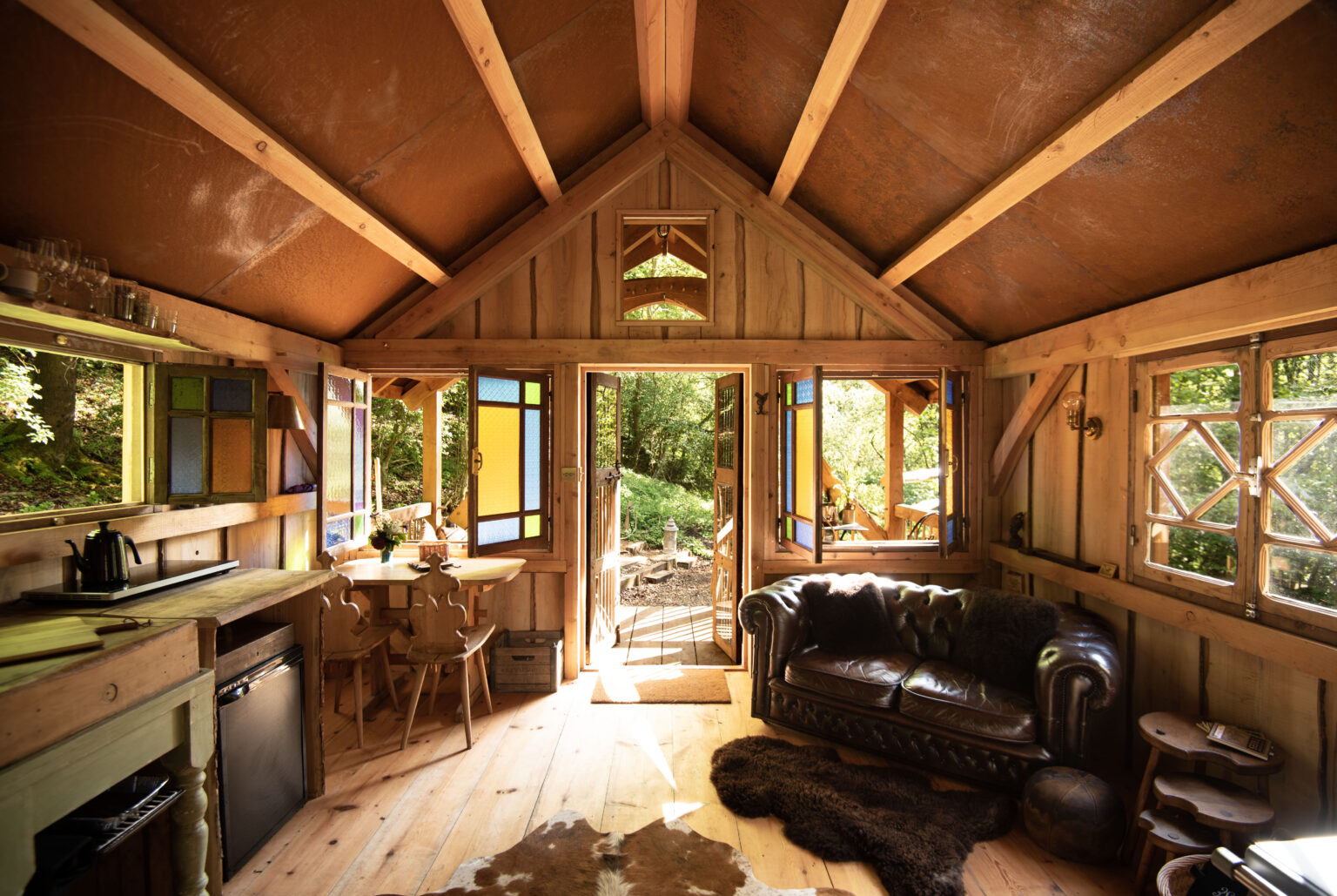 Arcadia | off-grid couples cabin with hot tub in Cotswolds woodland